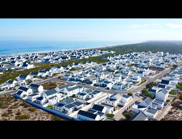 4 BEDROOM HOUSE FOR SALE IN DWARSKERSBOS